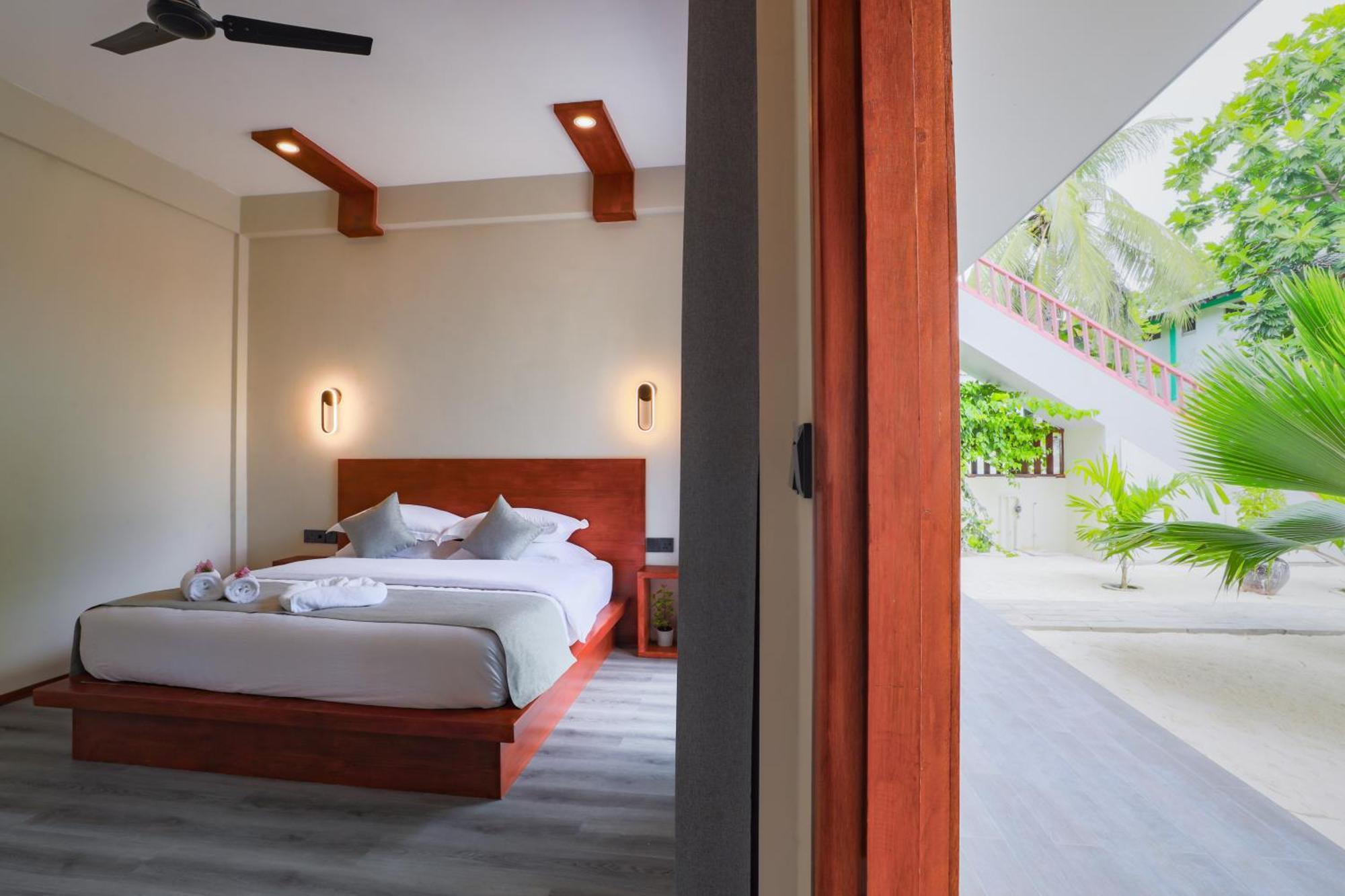 Sunny Breeze View Hotel Hangnaameedhoo Exterior photo