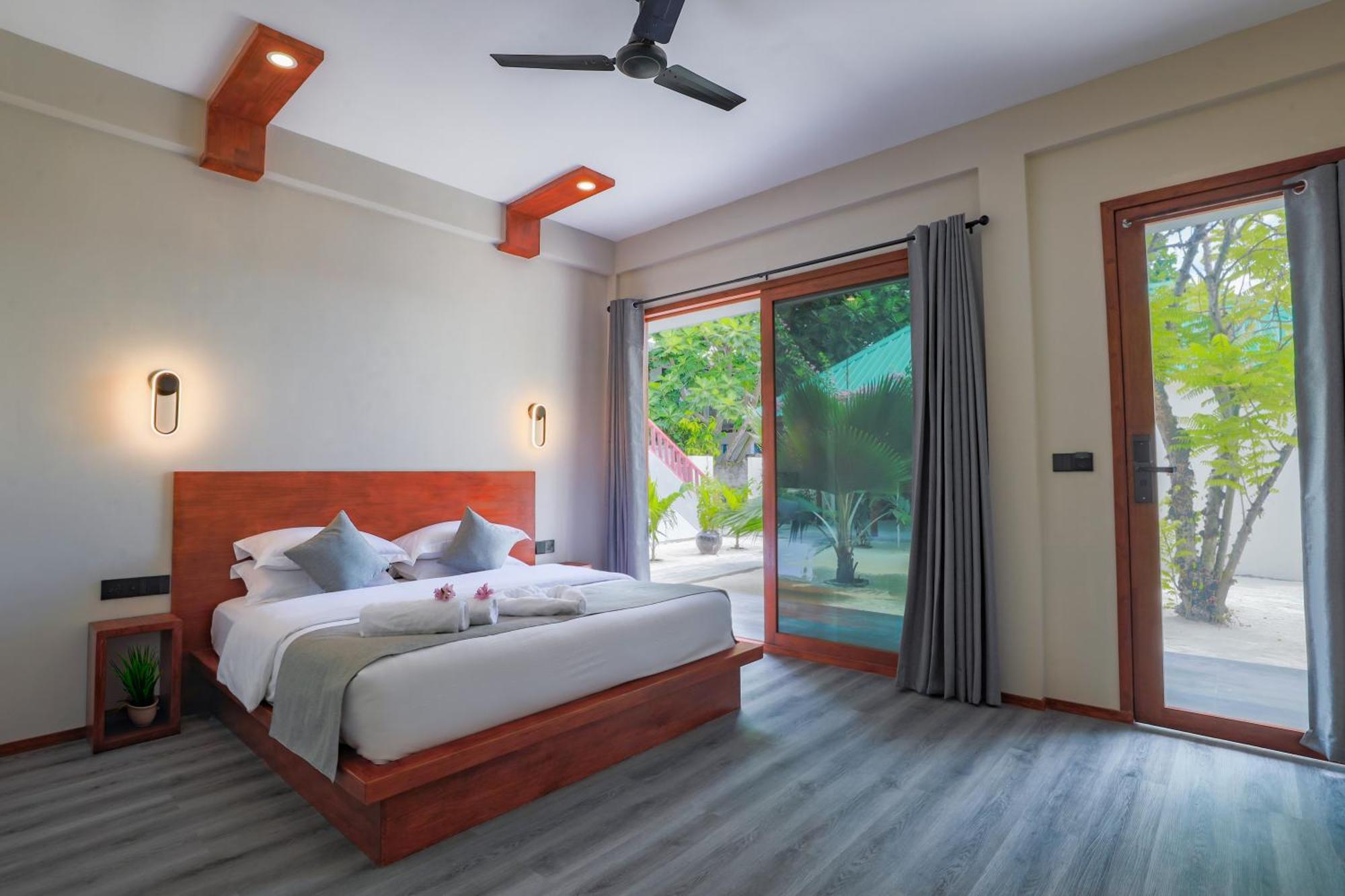 Sunny Breeze View Hotel Hangnaameedhoo Exterior photo