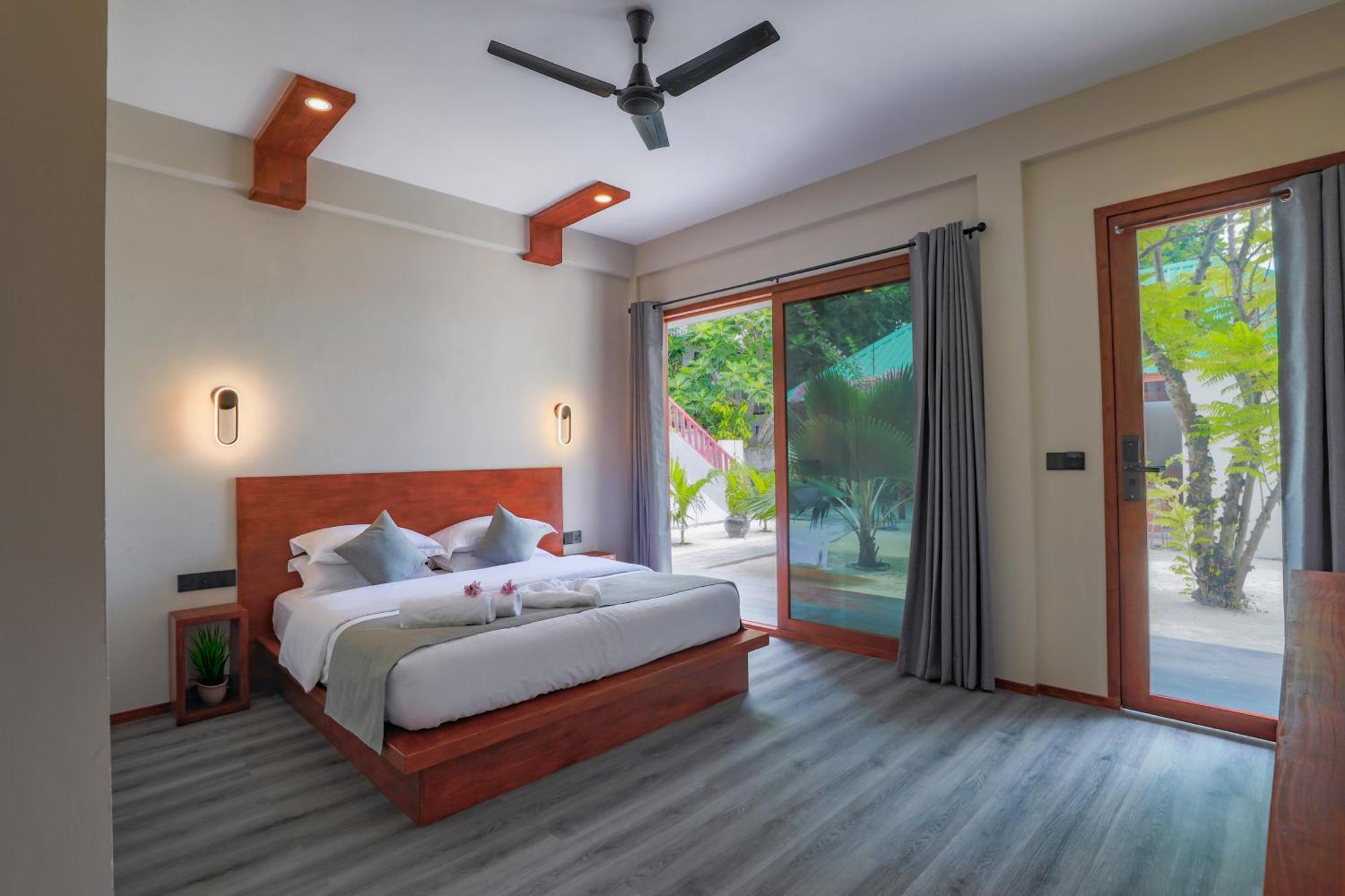 Sunny Breeze View Hotel Hangnaameedhoo Exterior photo